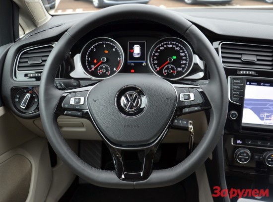 Volkswagen Golf 7 › фотография трехспицевого руля