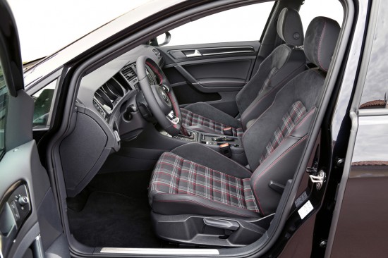 VW Golf GTI 7 передние кресла