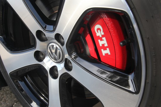 VW Golf GTI 7 красные суппорта